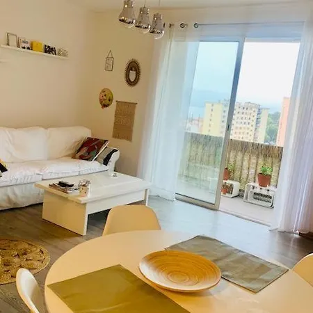 Apartment T2- Refait A Neuf, Centre *